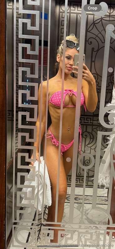Perfect outfit for a friday 👙