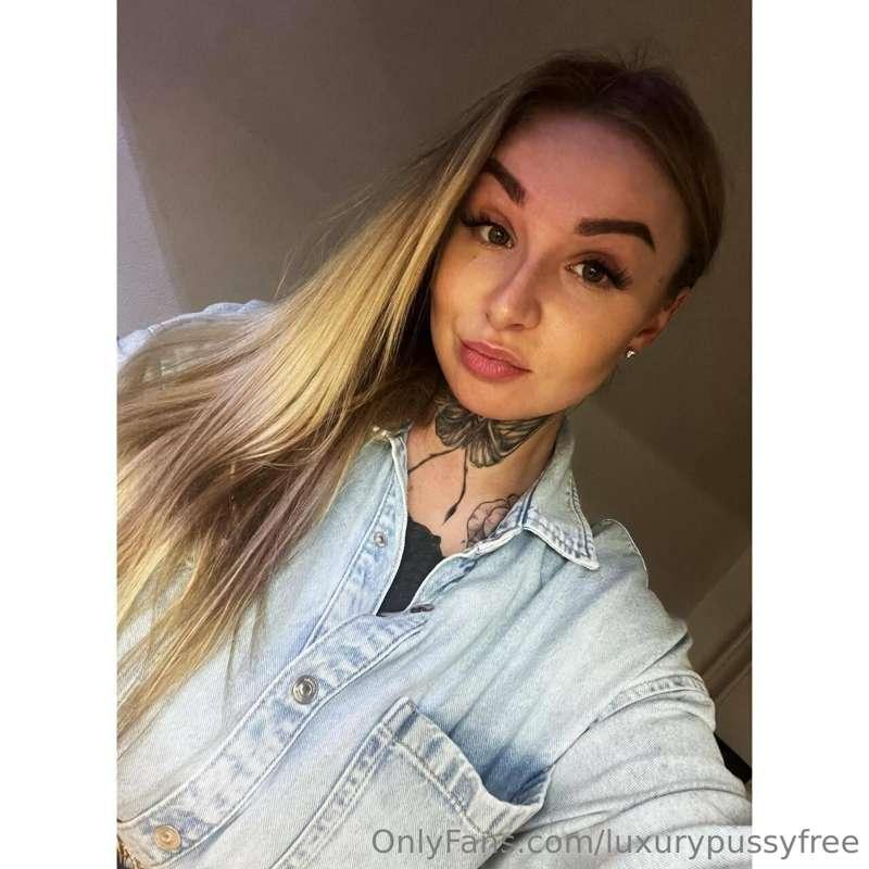 ## 👉FREE @bustylola HUGE NATURAL BOOBS🍉🍉
Hi, I am Lola - you..