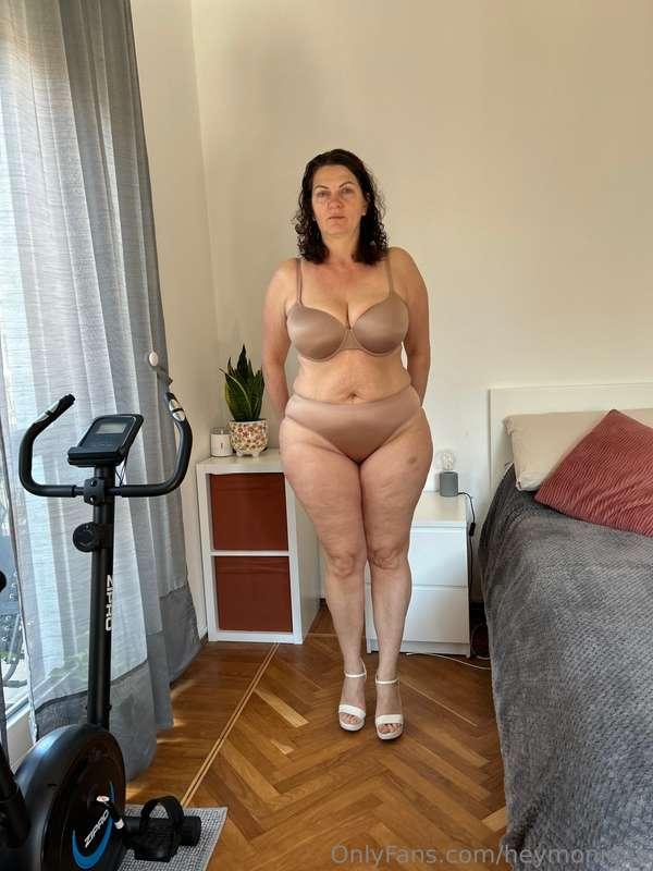 good girls go to bed… i stay up and misbehave😋😘 checkout my ..