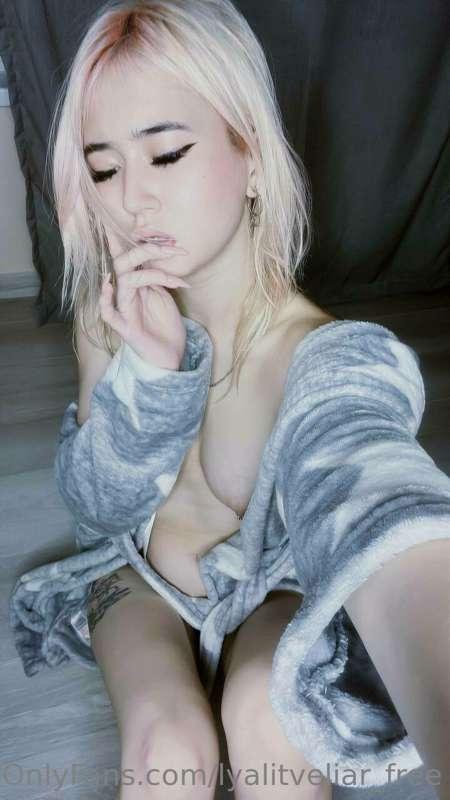I really want to fuck  😘