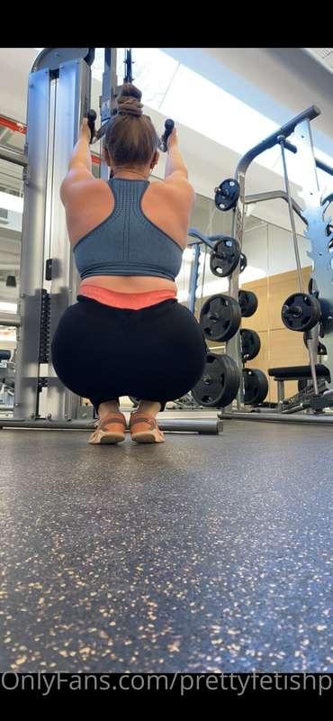 Caught this perfect booty angle At the gym today, if I was i..