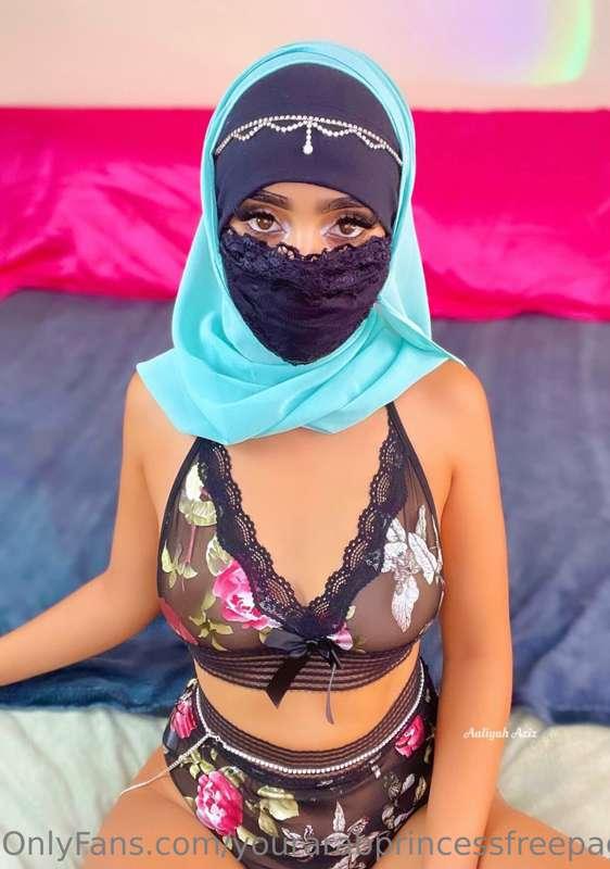 Wanna see me covered in cum!?!💦 Sub to my VIP @yourarabprinc..