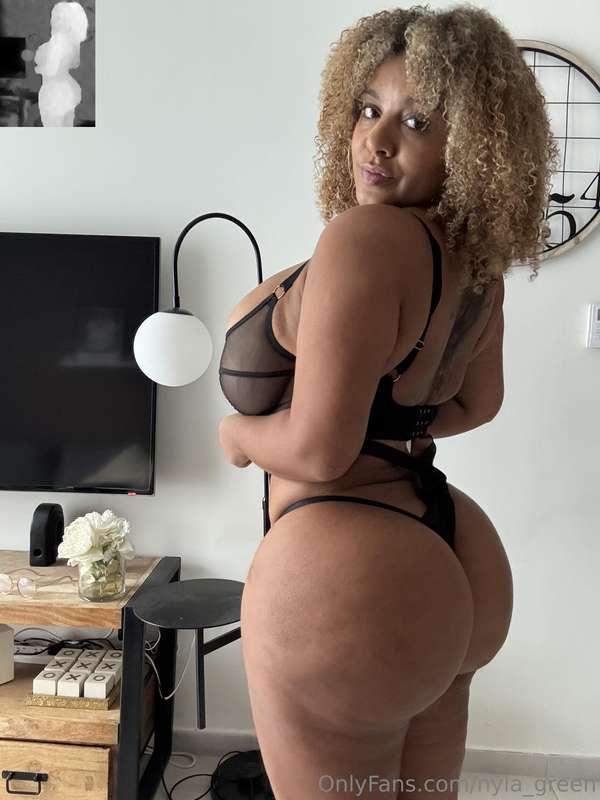 I like it when you watch me 👄