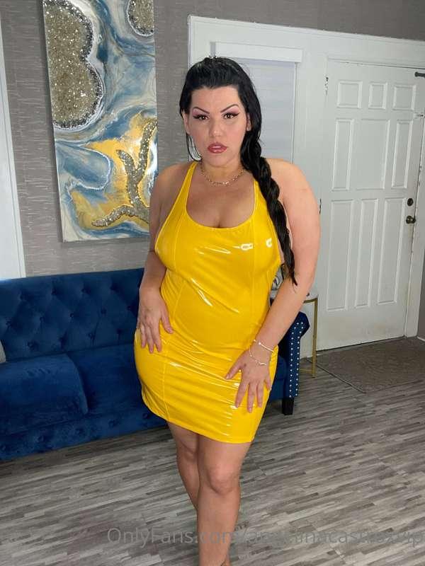 I really love how i look in yellow, dont you? Enjoy seeing m..