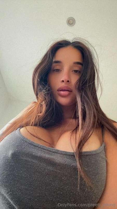 Baby I’m so horny right now 