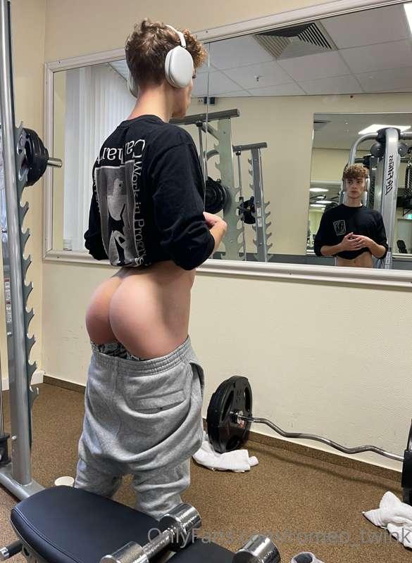 Want you to eat my ass in the gym😜😈