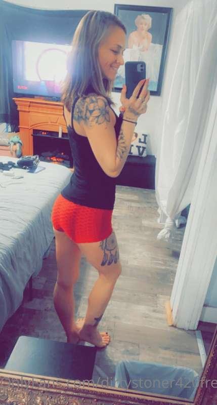 Just getting ready to Do my squats 🥵😍