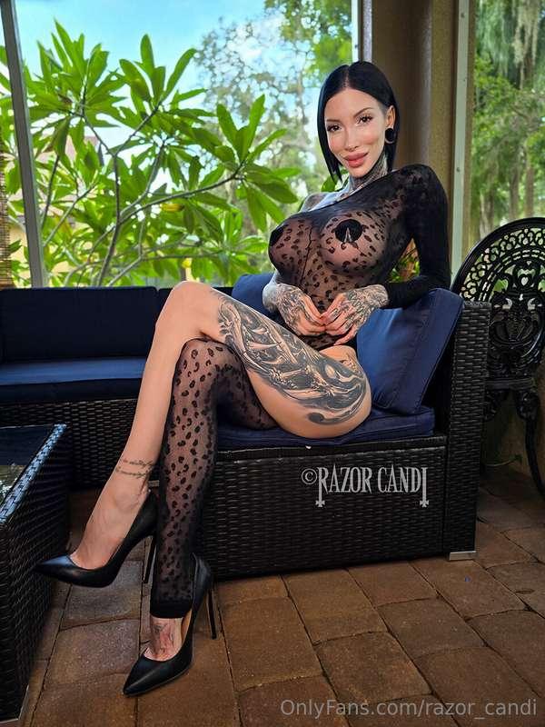 I like it when you stareunlock to see the topless/nude versi..