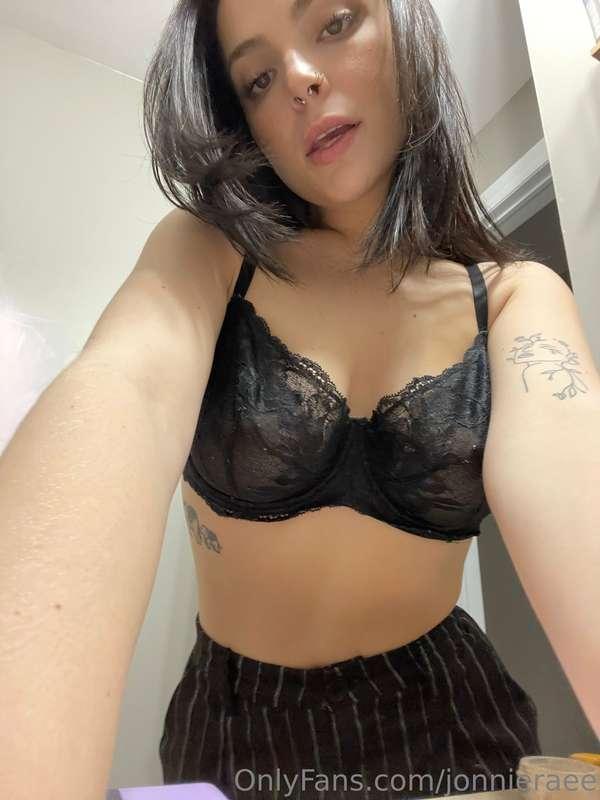 Like what you see babe? 😘