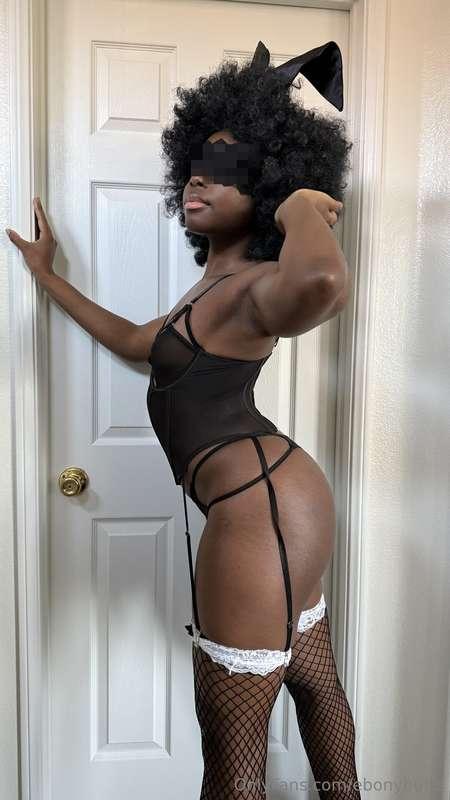 Qualifications: - fun size - does crazy stuff in bed 