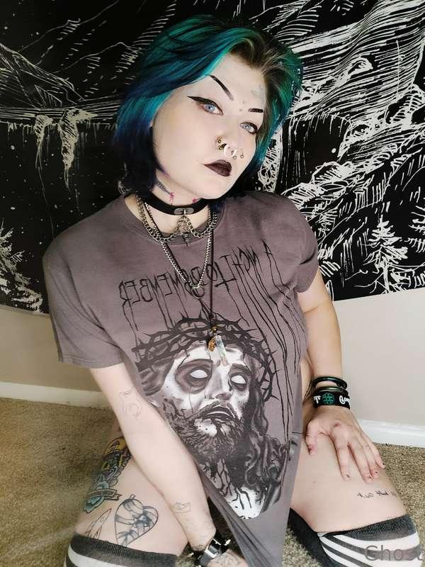 Everyone love a ghost girlfriend. Right ? 🥺🥵🖤
