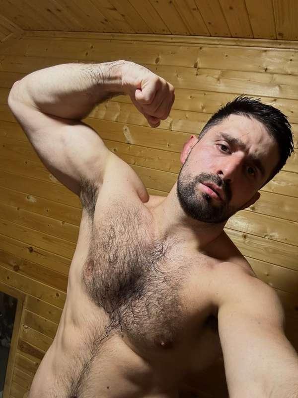 Sweaty 💦 posing