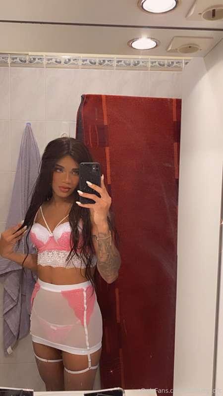 It’s my hot bathroom, coming!