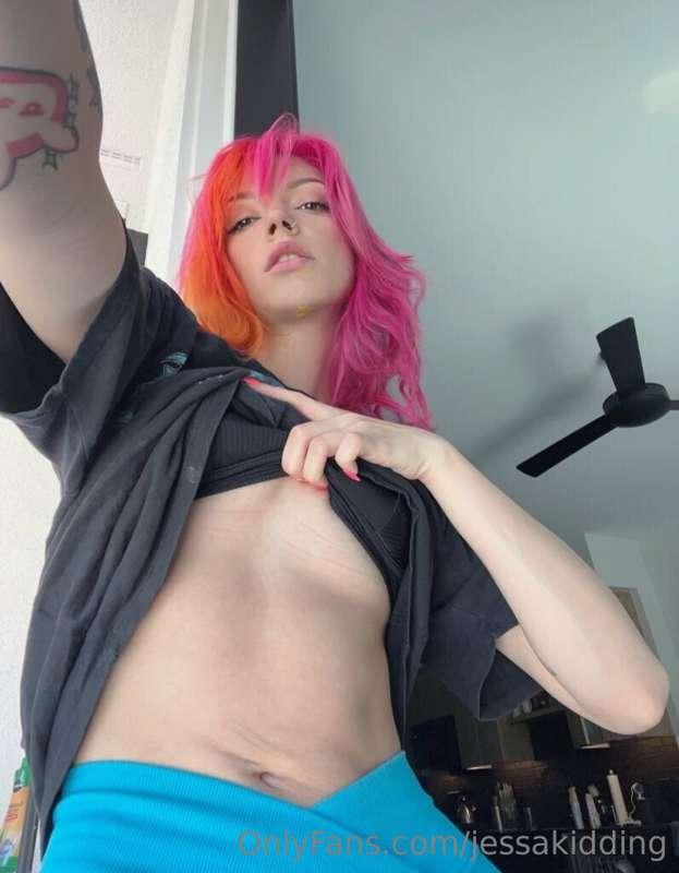 New hair spam!!!
Who wants to see me suck a fat dildo with m..