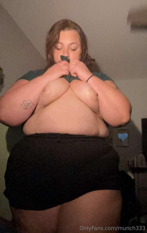 Lay between them 💋