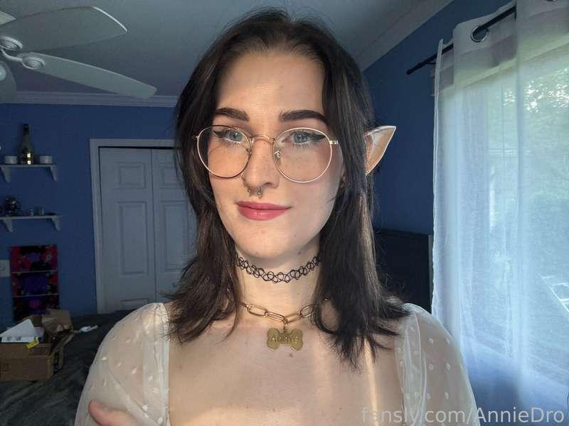 swipe to undress this elf girl with her sword :3


#trans #transgender #mtf #tgirl #gock #elf #cosplay