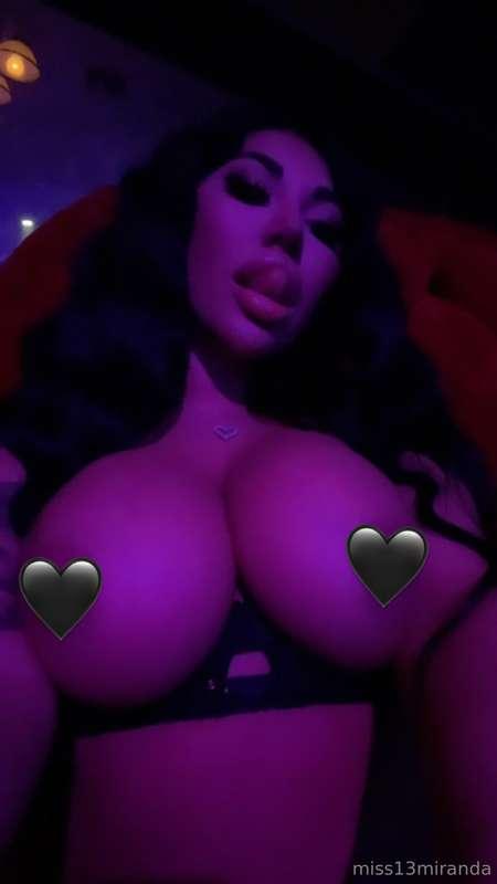 Happy Friday 🖤 sending out sexy bundle today check DM’s 💋