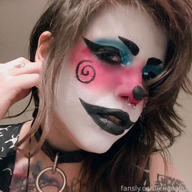 You may call me “your honk-jesty” 🤡🖤

messy blowjob set coming up soon for subs, including a video, definitely don’t wanna miss out 💫✨