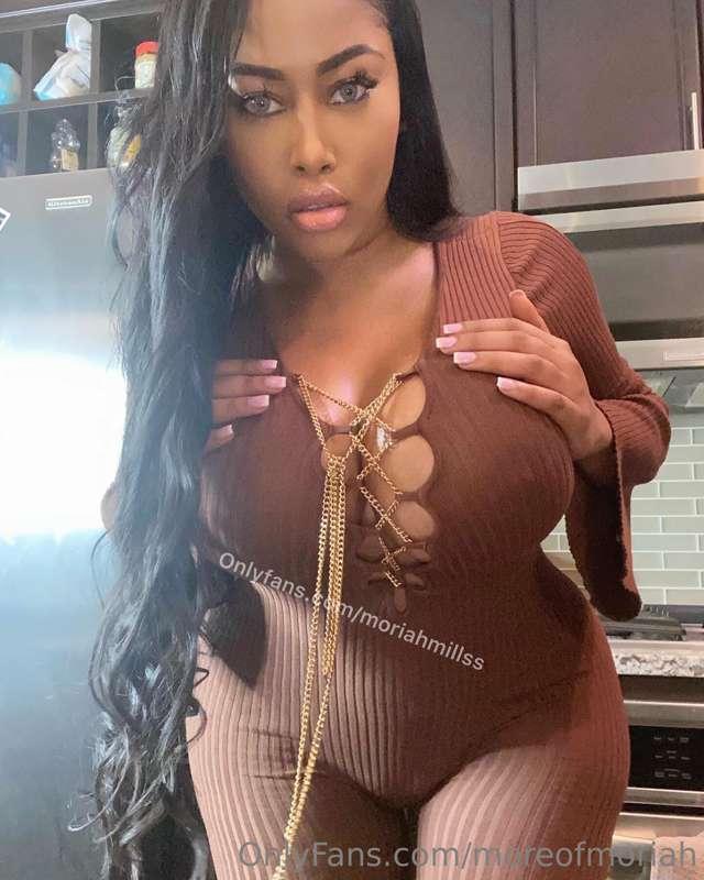 What part of my body would you kiss most? 😘