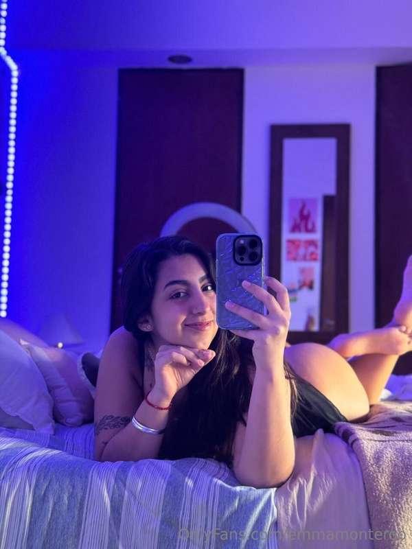 Whooooa, I love how the lighting in my room makes it feel so..