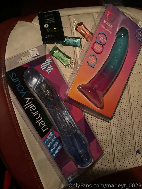 New toys 🍆 New Content 📸 Whose reeaddyyyy 🙋🏽‍♀️😘😘