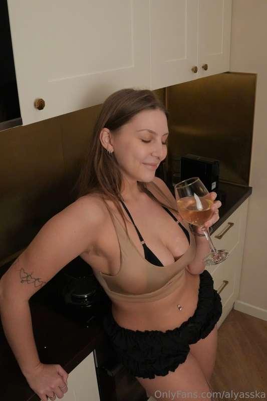 A glass of white in the evening is the best rest! 💦😋