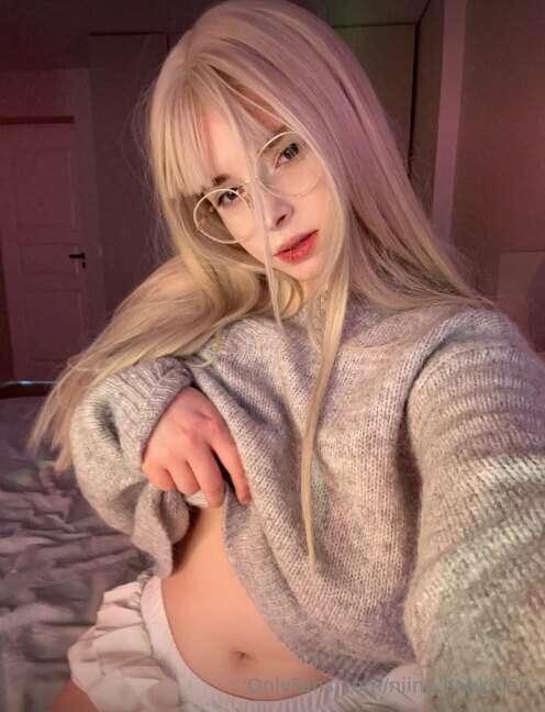 🐰🍒 Söpöt korvat, mutta @kawaii.pupu:n tissit ovat sellaiset ..