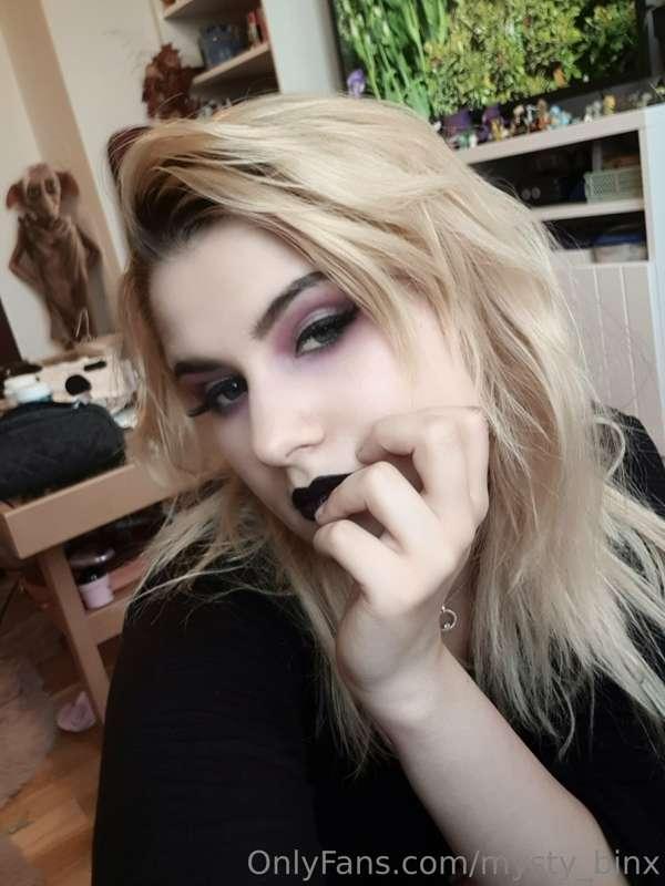 Face reveal? 🖤🥀