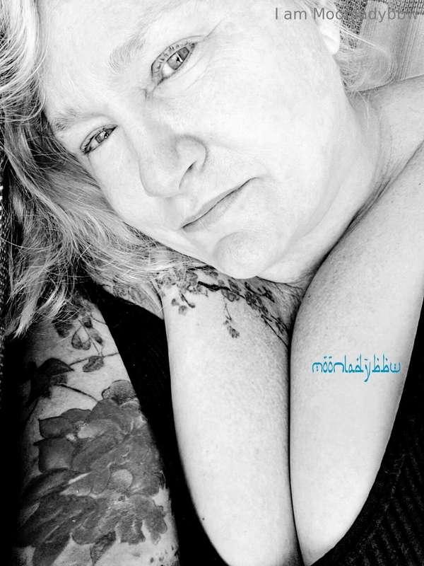 Want more Moonlady? Check out my Vip! Things are naked-er ov..