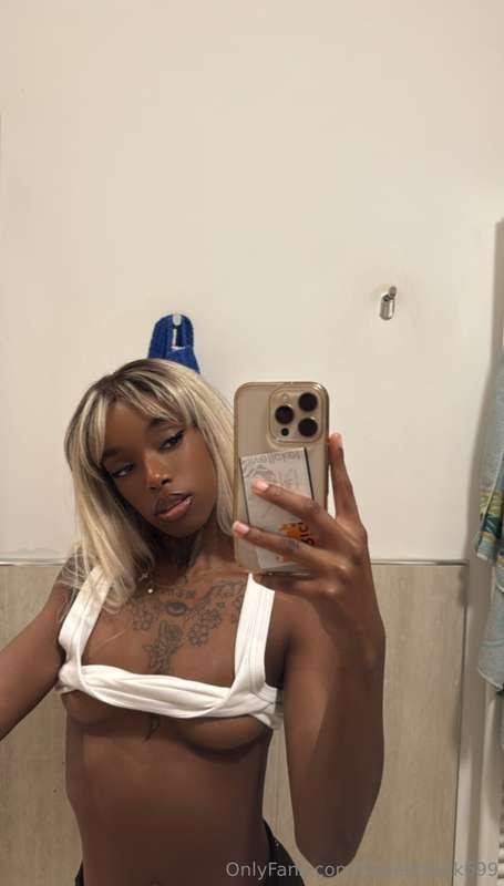 Un buongiorno solo con un nuovo look, aspetto il vostro pare..