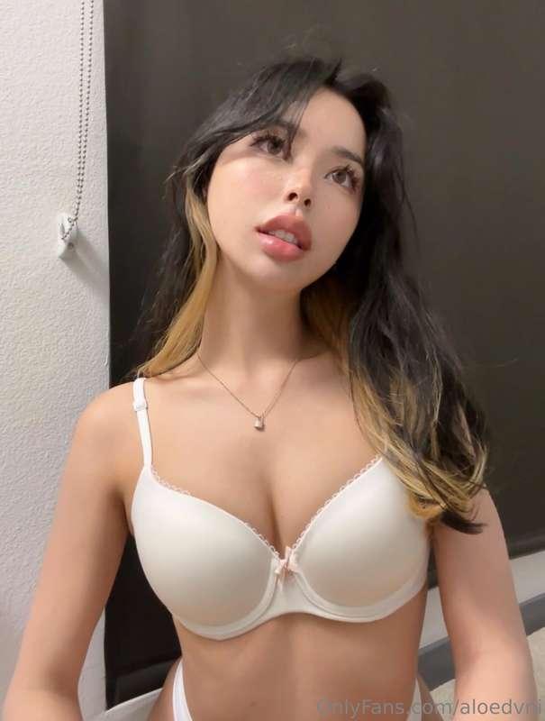 looking up at you ready for your load all over me 💦