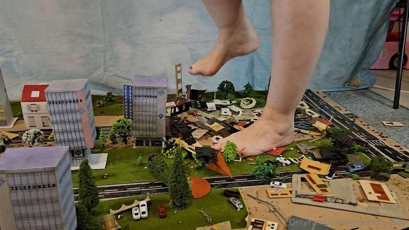 new video out now ,,giantess lady is back in a new city,,
