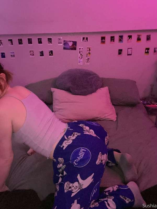fuck imm so horny right now and my boyfriend is asleep 😭 i’v..
