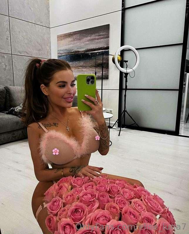 elise_luna7 image #0