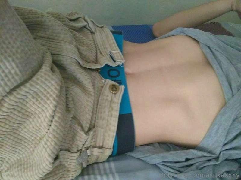 chico con poca ropa cuatro fotos