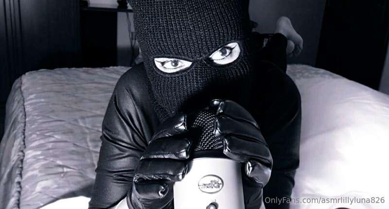 Do you like my new Balaclava? 
Photos of my next ASMR YouTub..