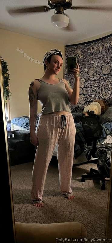my usual outfit when i'm staying up too late :)