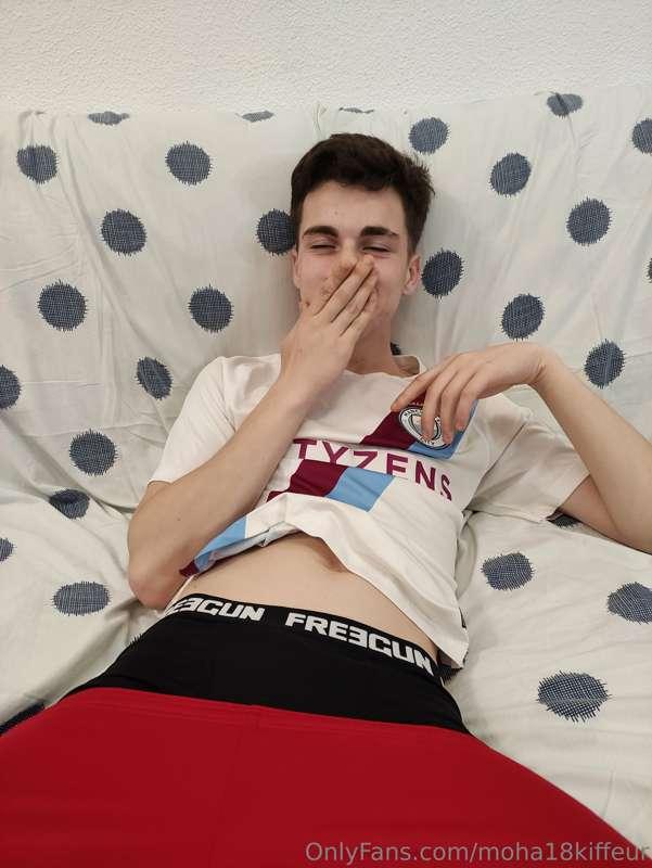 Me encanta olerme las manos despues de💦😅