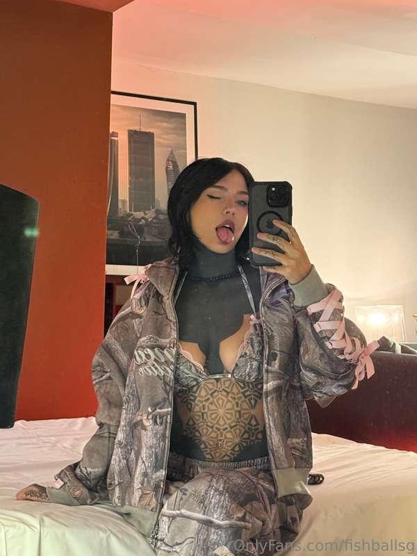 Jacket on or jacket off? Mmmhh 👀