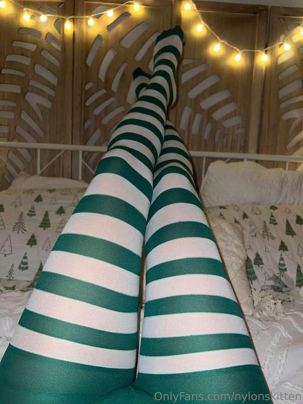 And same style tights different color scheme 😜😅 Slept in the..