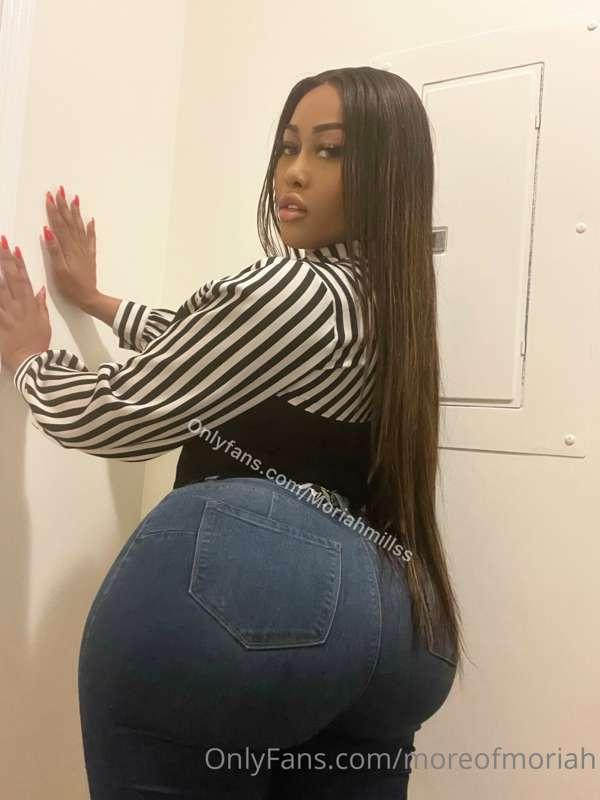I need a face to sit on d4ddy 👅 cum to @moriahmillss give it..