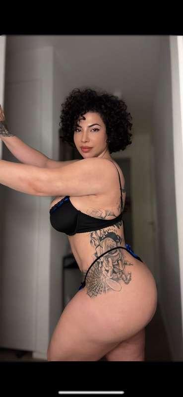 Hi bby💋 enjoying my page? 