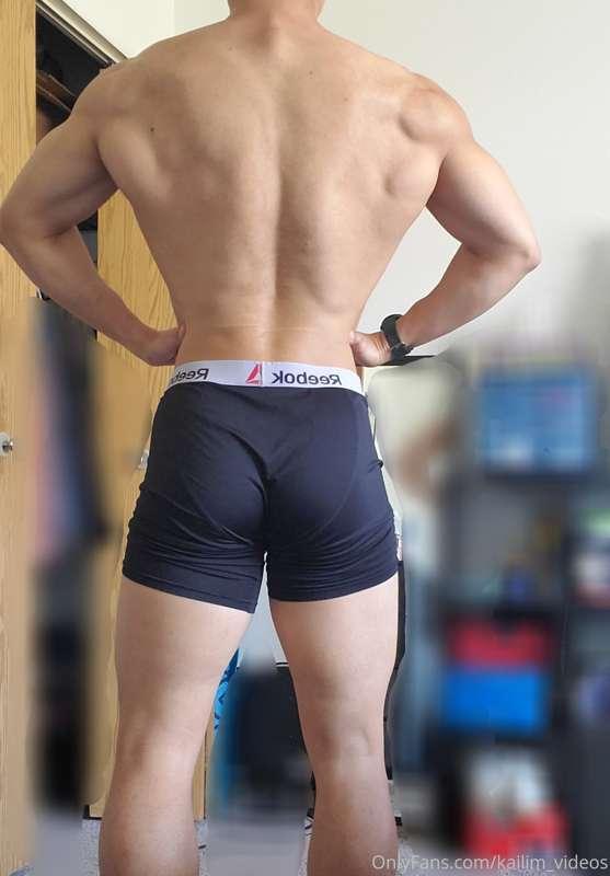 gotta love some back muscles 😈