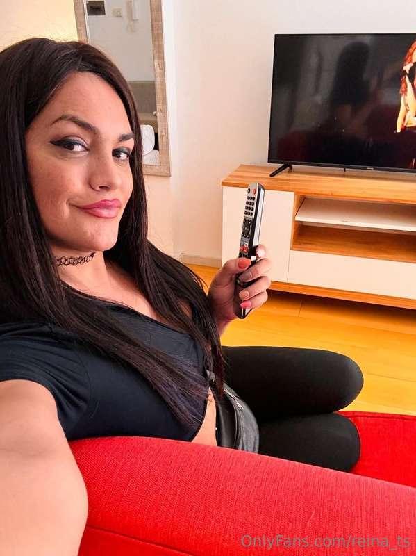 Lazy Saturday mode: ON 😏🍿 it’s just me, my cozy spot, and a ..