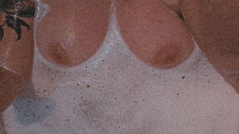 Join me in the tub for a good scrubbin 😉