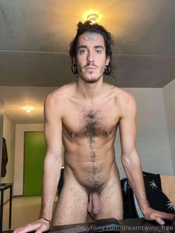 Good morning 🍌 Who wants to play with me? @dreamtwins