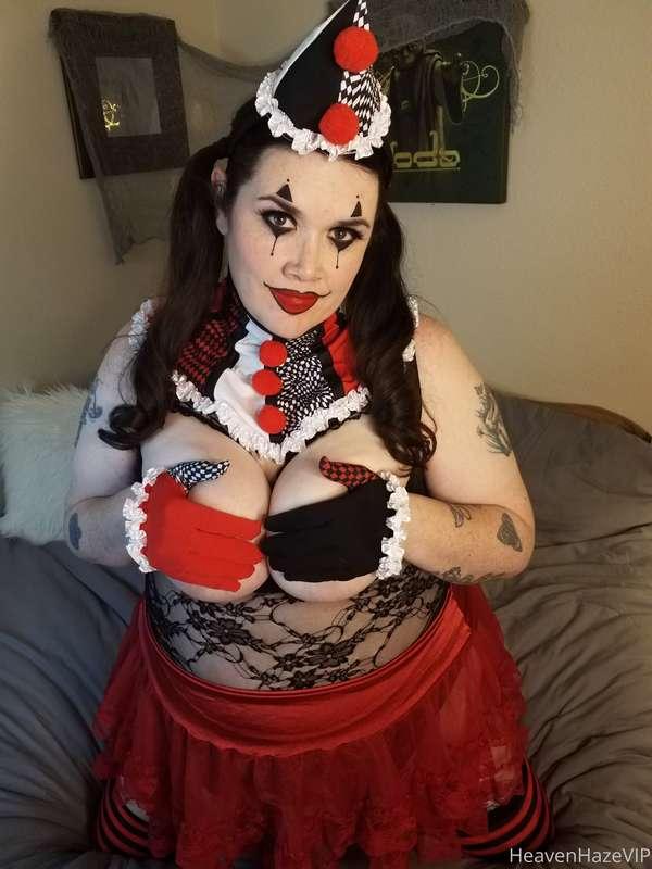 Mmmmm clown tiddies