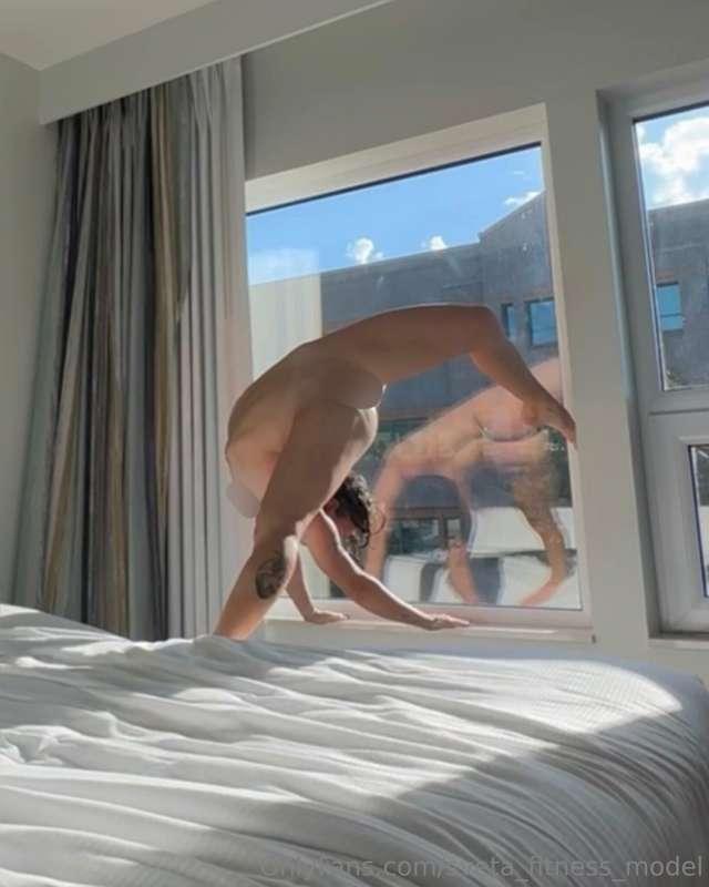 10 minutes video 💦💦
Naked yoga video with an open window tha..