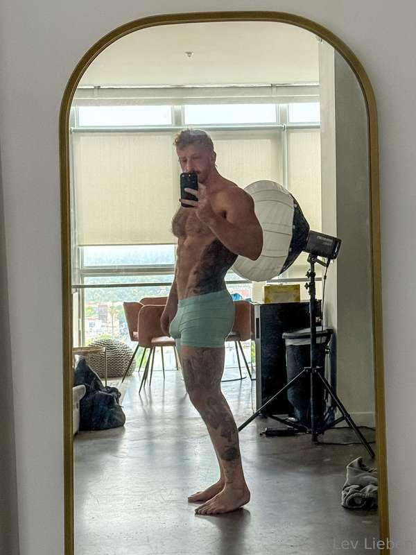 I know you love seeing my mirror pics cause you get to see a..
