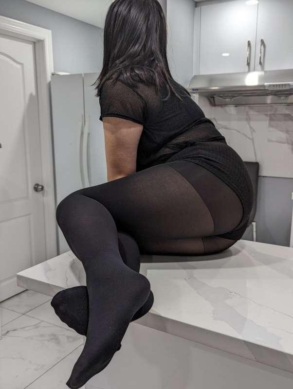 Am I distracting you in the kitchen?